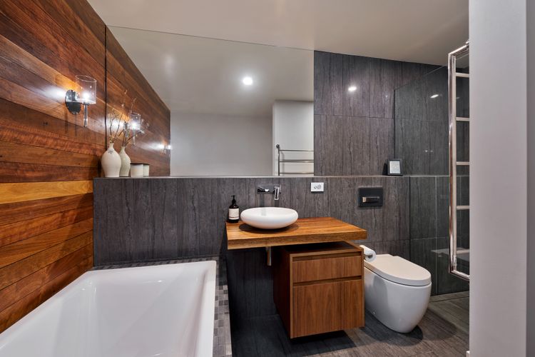 Gloria Nanook – Squatters 17