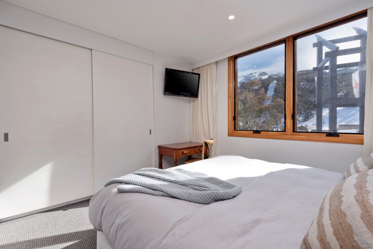 Gloria Nanook – Squatters 17