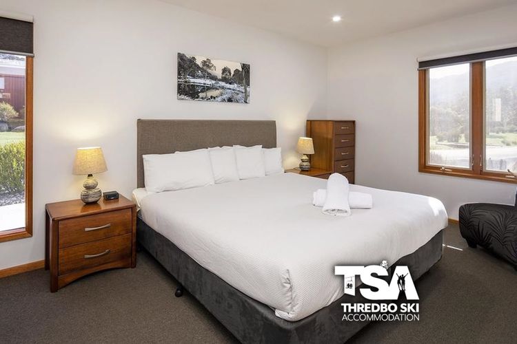 Ski Fall at Lake Crackenback