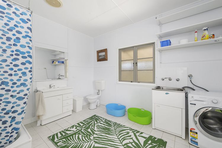 Herb s Hideaway, 11 Belmore Street