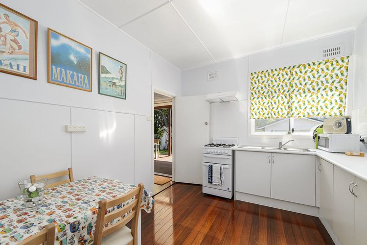Herb s Hideaway, 11 Belmore Street