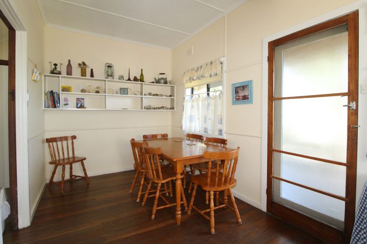Lorikeet Retreat, 11 Hodgson Street