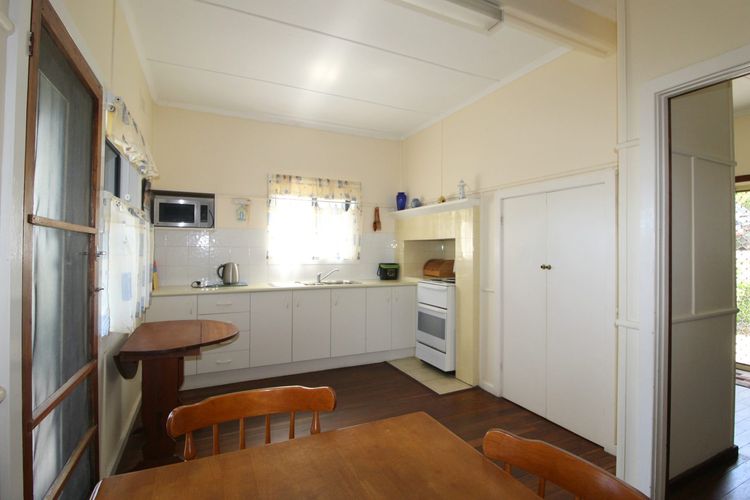 Lorikeet Retreat, 11 Hodgson Street