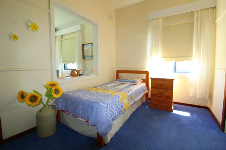 Lorikeet Retreat, 11 Hodgson Street