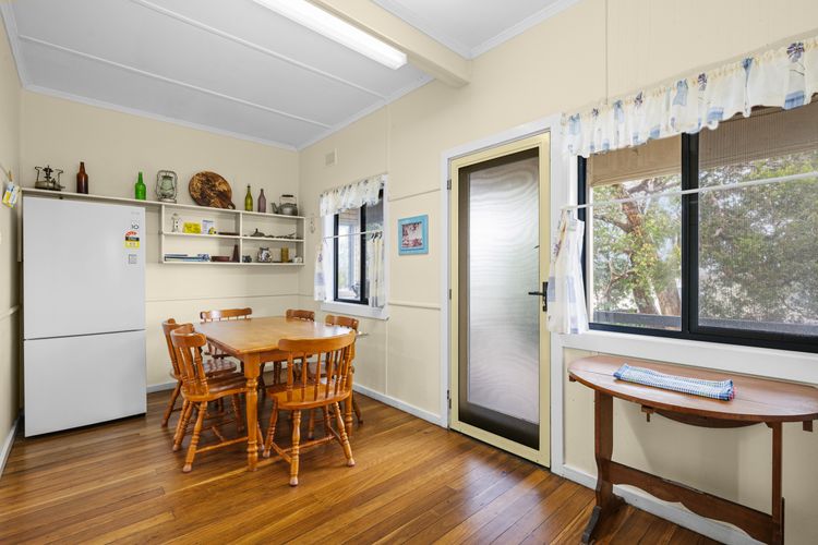 Lorikeet Retreat, 11 Hodgson Street