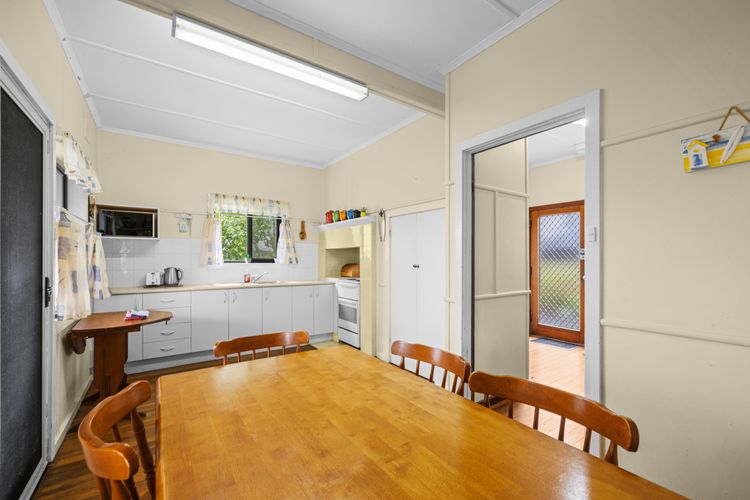 Lorikeet Retreat, 11 Hodgson Street