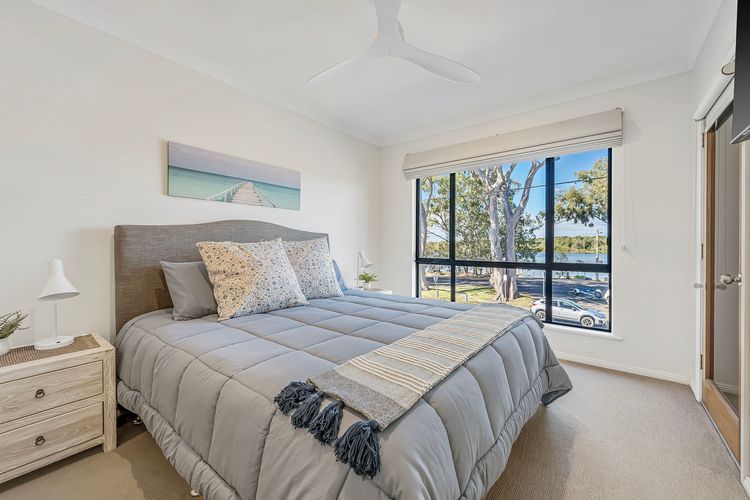 Pippies, your water view escape