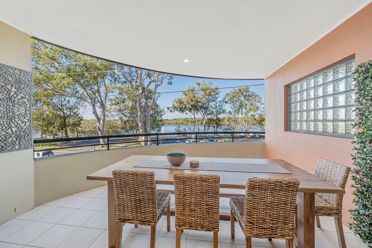 Pippies, your water view escape
