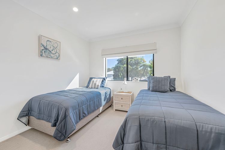 Pippies, your water view escape
