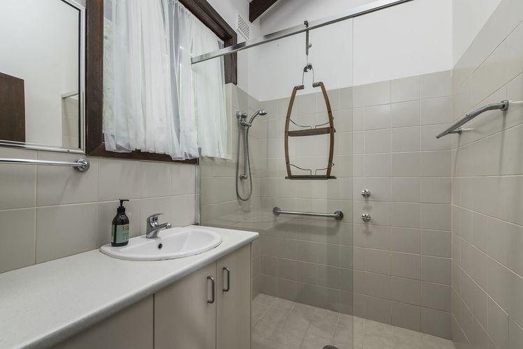Barrels Beach House, 28 Dulconghi Street