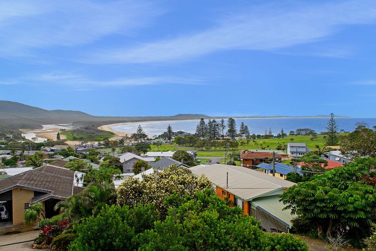 Barrels Beach House, 28 Dulconghi Street