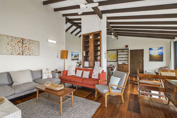 Barrels Beach House, 28 Dulconghi Street