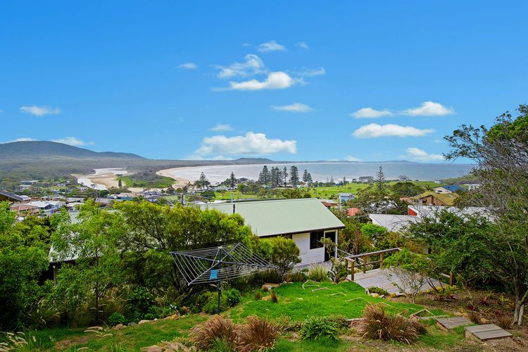 Barrels Beach House, 28 Dulconghi Street