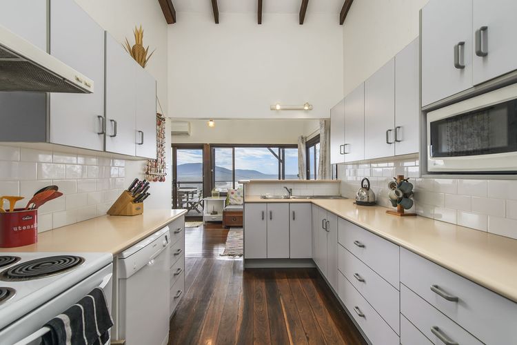 Barrels Beach House, 28 Dulconghi Street