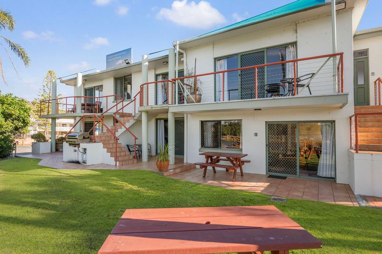 Beachfront 4, 25 Willow Street