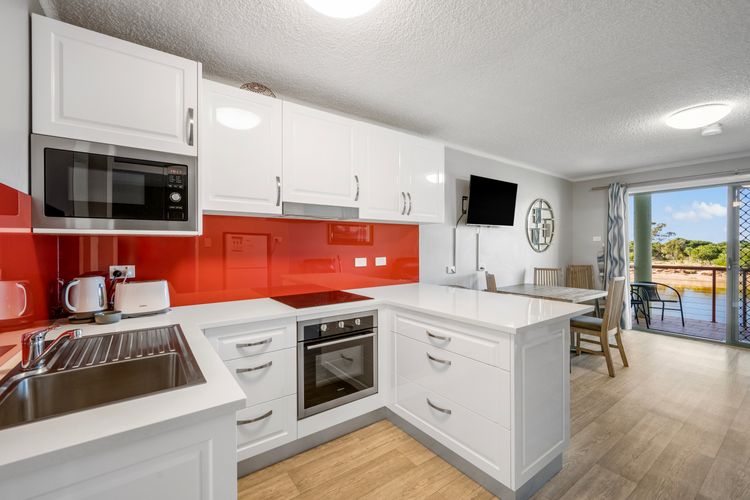 Beachfront 4, 25 Willow Street