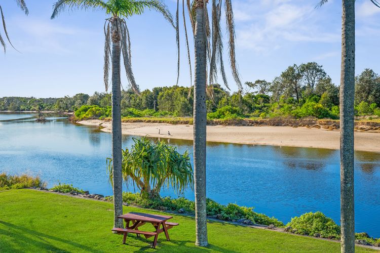 Beachfront 4, 25 Willow Street