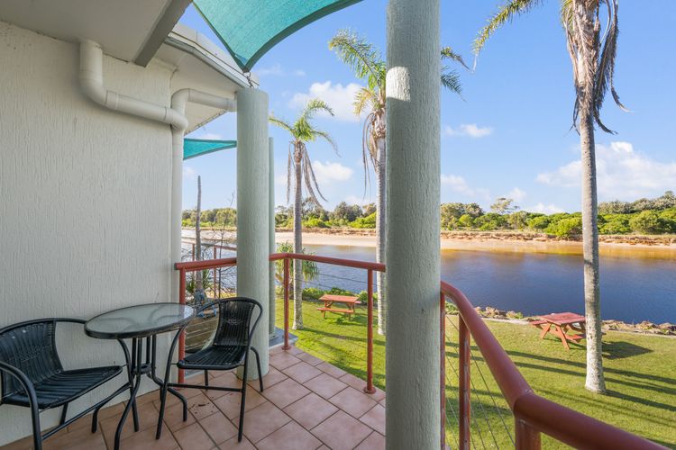 Beachfront 4, 25 Willow Street