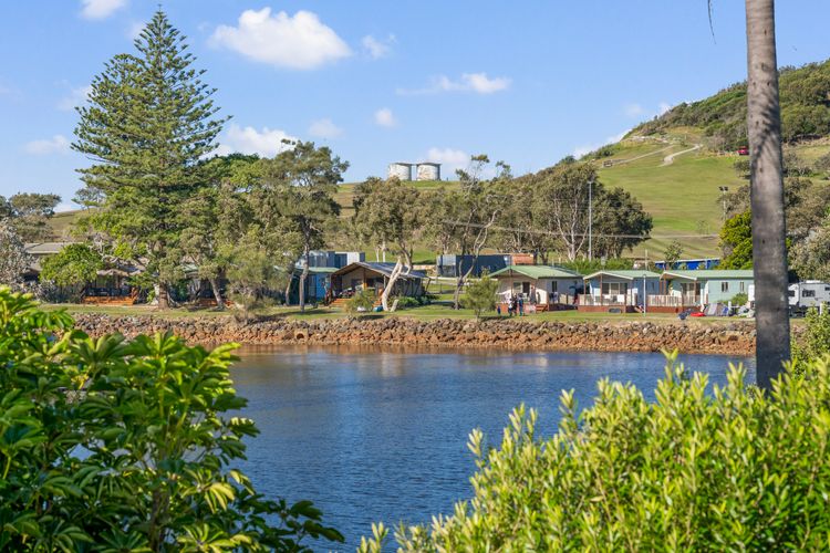 Beachfront 4, 25 Willow Street