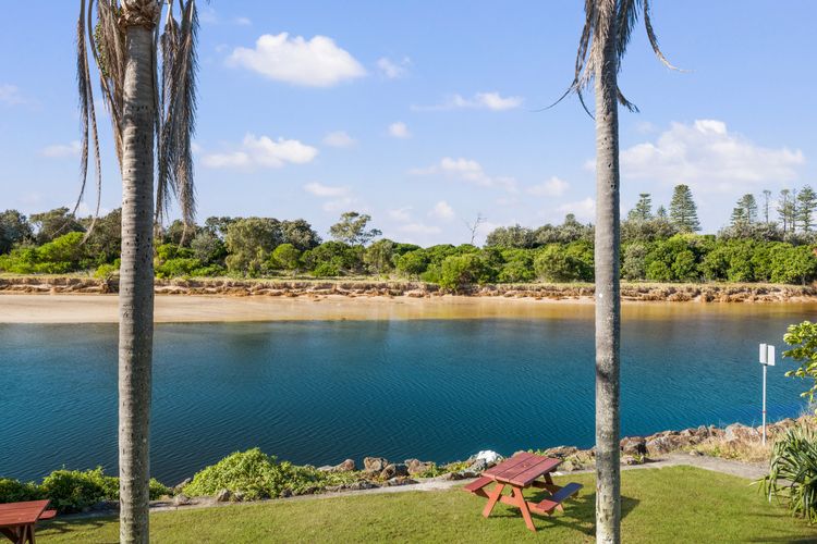 Beachfront 4, 25 Willow Street