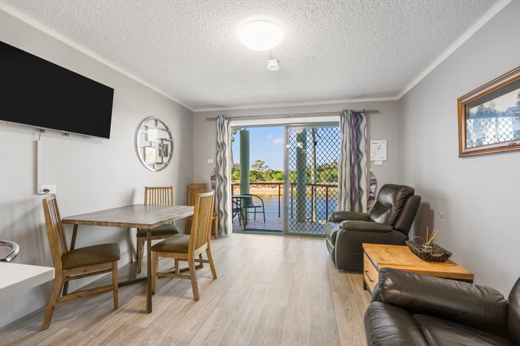Beachfront 4, 25 Willow Street