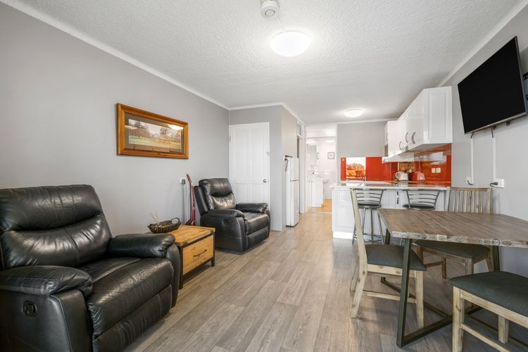 Beachfront 4, 25 Willow Street