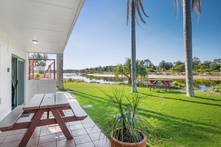 Beachfront 5, 25 Willow Street