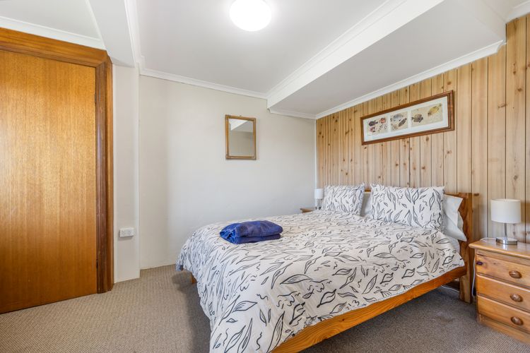 Beachfront 5, 25 Willow Street