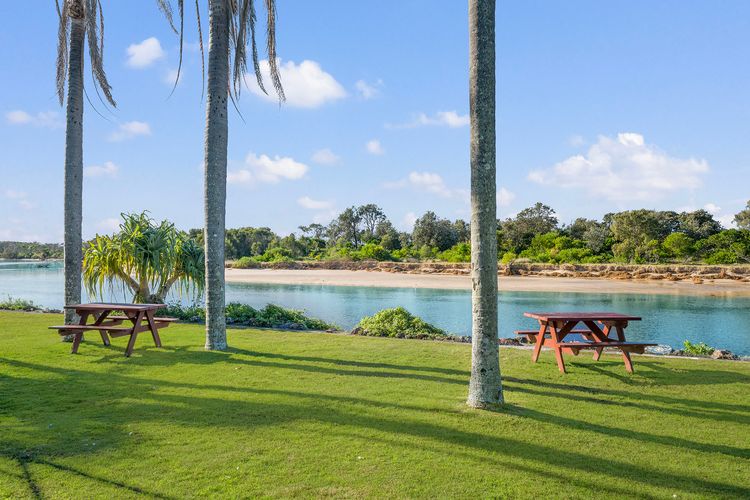 Beachfront 5, 25 Willow Street