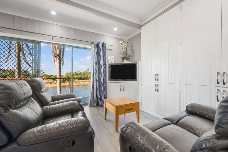 Beachfront 6, 25 Willow Street