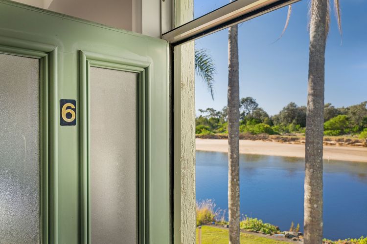 Beachfront 6, 25 Willow Street