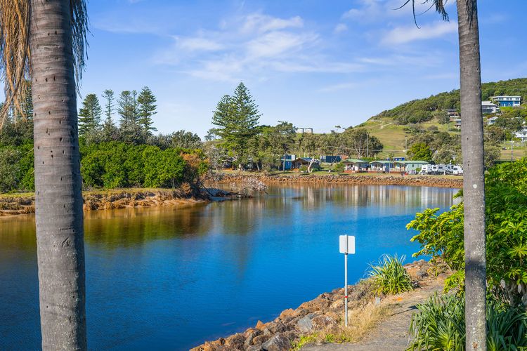 Beachfront 6, 25 Willow Street