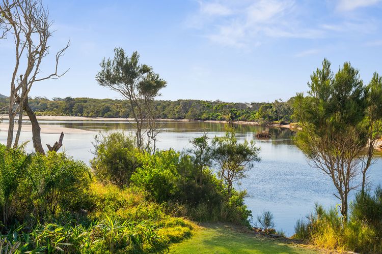 Beachfront 6, 25 Willow Street