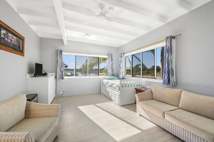 Beachfront 6, 25 Willow Street