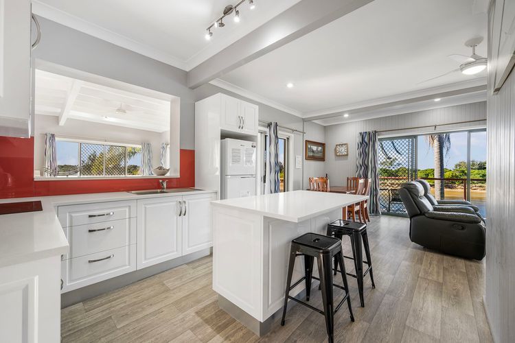 Beachfront 6, 25 Willow Street
