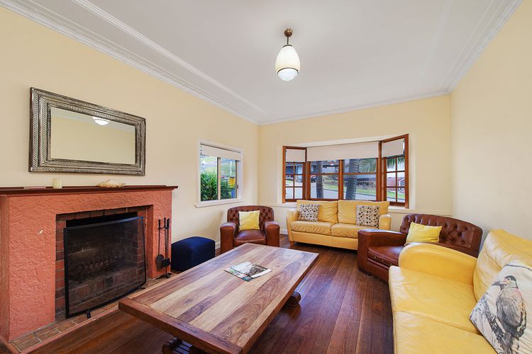 Berry, 16 East Street