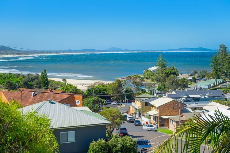 Breakers 2 2/13 East Street