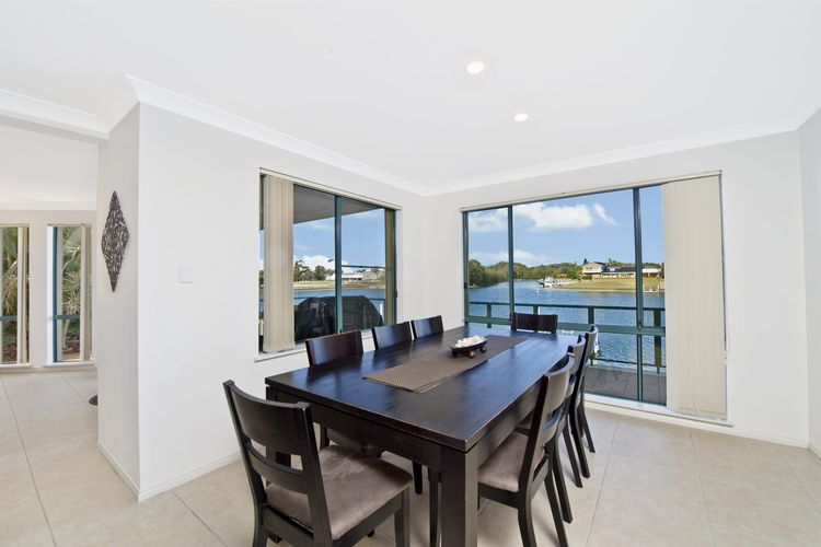 Dolphins 2, 7 Commodore Crescent