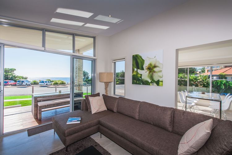 Escape at Nobbys Beach House 1, 1 Dixon Avenue,