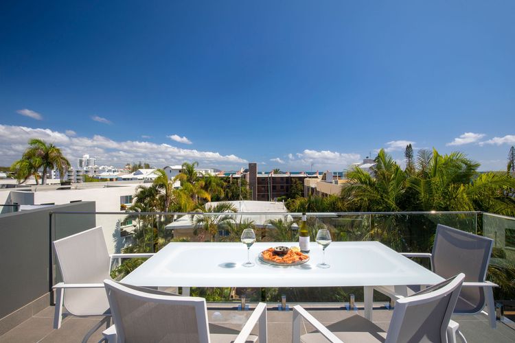 Rooftop Alexandra Headland