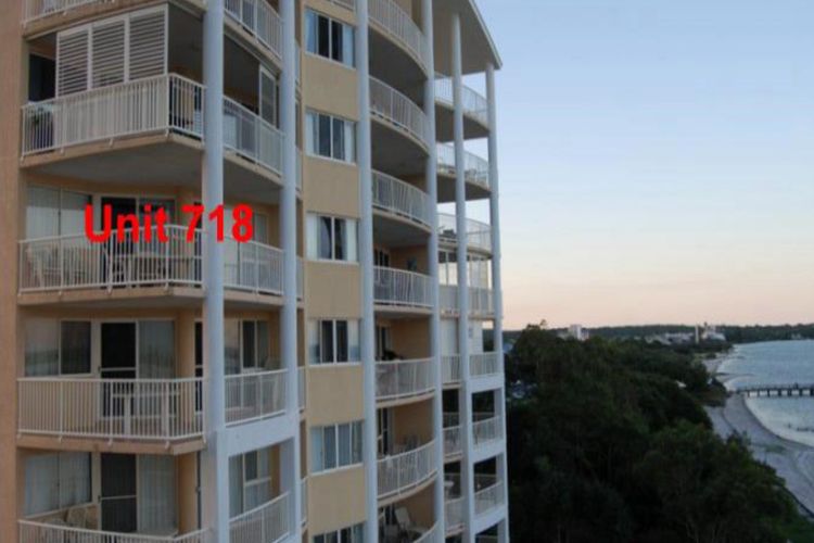 RIVIERE UNIT 718