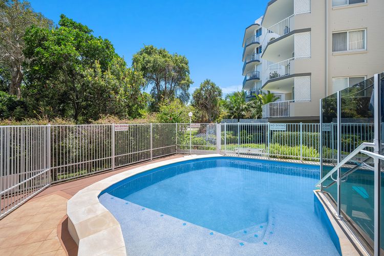 THE ENTRANCE UNIT 13