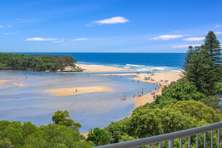 THE ENTRANCE UNIT 13