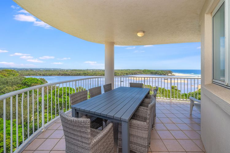 THE ENTRANCE UNIT 13