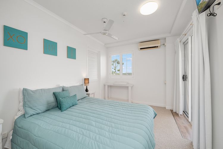 THE ENTRANCE UNIT 13