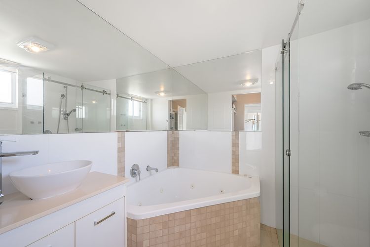 THE ENTRANCE UNIT 13