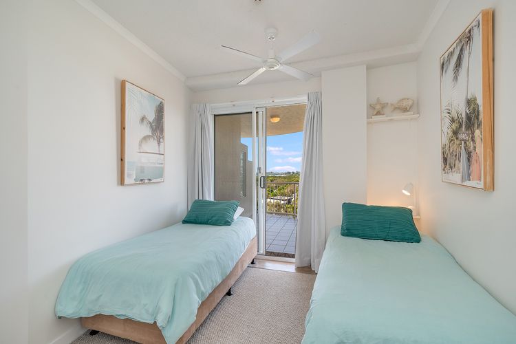 THE ENTRANCE UNIT 13