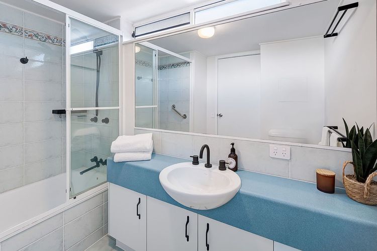 TRIPCONY QUAYS UNIT 11