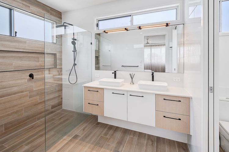 TRANQUIL PALMS – WALK TO BEACH, CAFÉS & COASTAL PATH