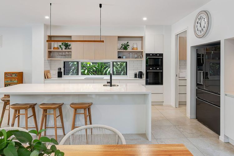 TRANQUIL PALMS – WALK TO BEACH, CAFÉS & COASTAL PATH